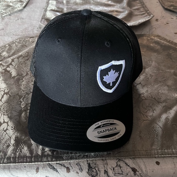 Authentic Yupoong SnapBack hat—Black. - Picture 2 of 2